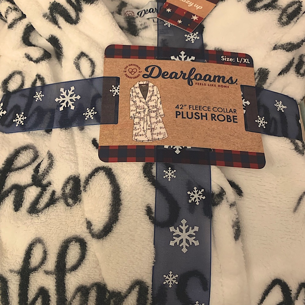 Dearfoams  plush robe. White with navy. Size L/XL. 42 in